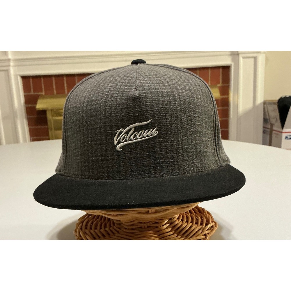 VTG Y2K Volcom Flexfit Hat Mens Grey Black Flat Brim Floral Interior Sz S M
